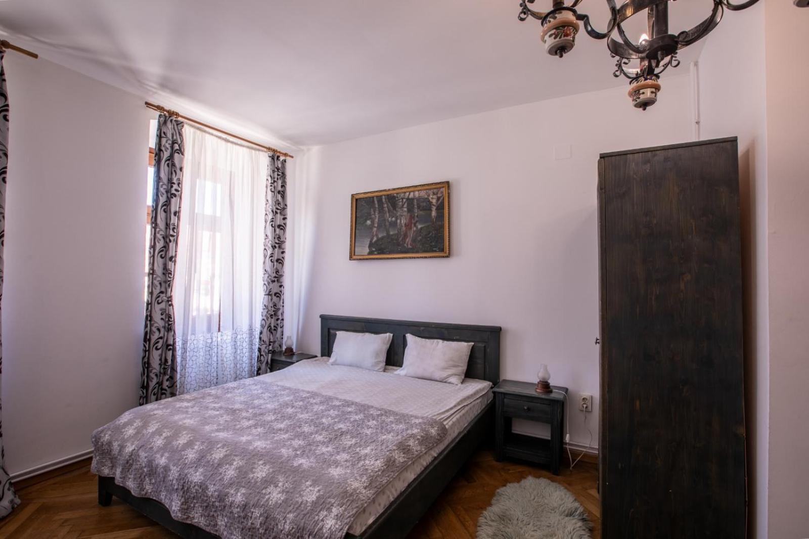 4 Rooms Piata Sfatului Braşov Exteriör bild