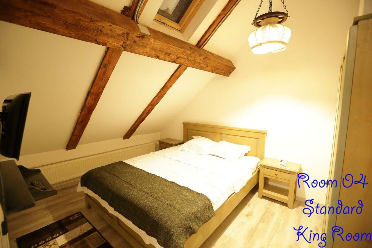 4 Rooms Piata Sfatului Braşov Exteriör bild